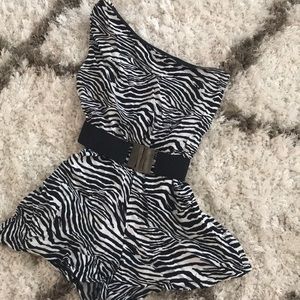 One shoulder zebra print romper